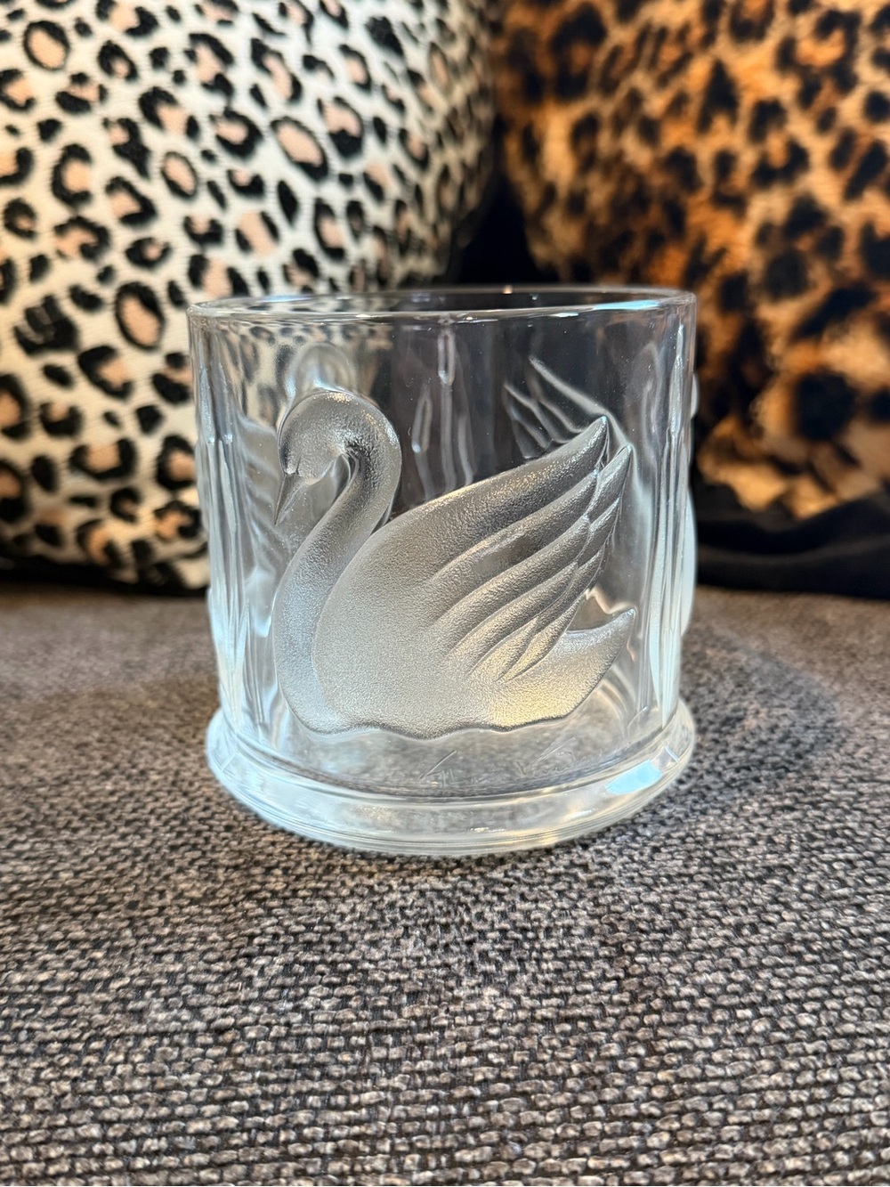 Gloria Vanderbilt glass swan dish
